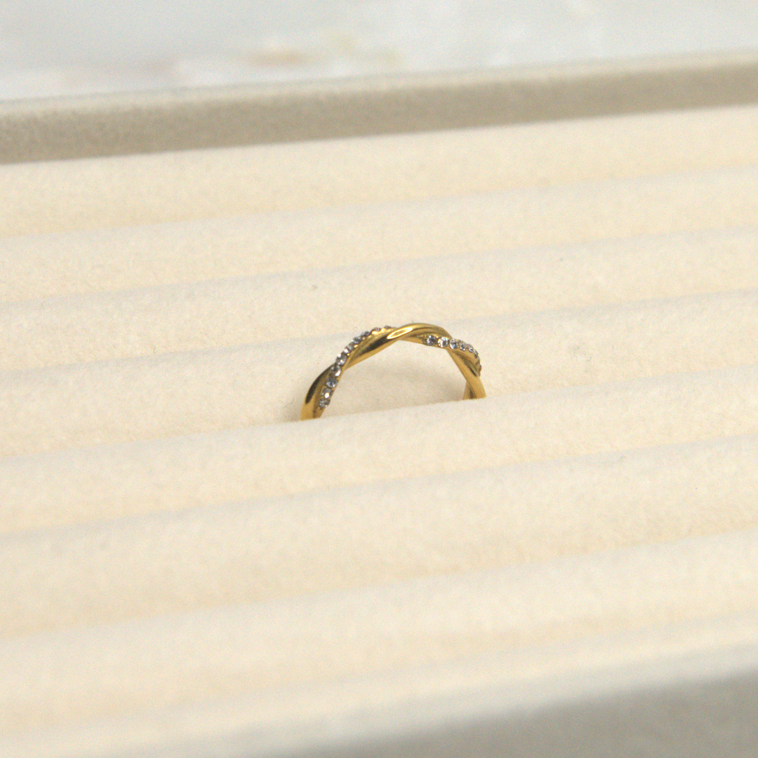 Thin Twisted Ring